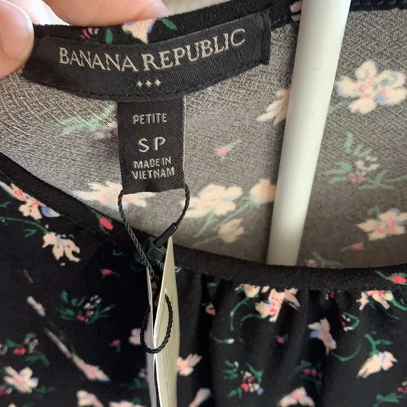 Brand new with tags banana republic tie waist dress. Retail 135 - Picture 3 of 6